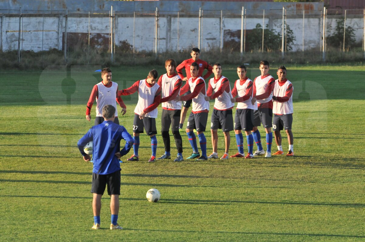 Ilie Stan a revoluţionat şedinţele de pregătire » Steliştii se antrenează pe "Dansul pinguinului" :)