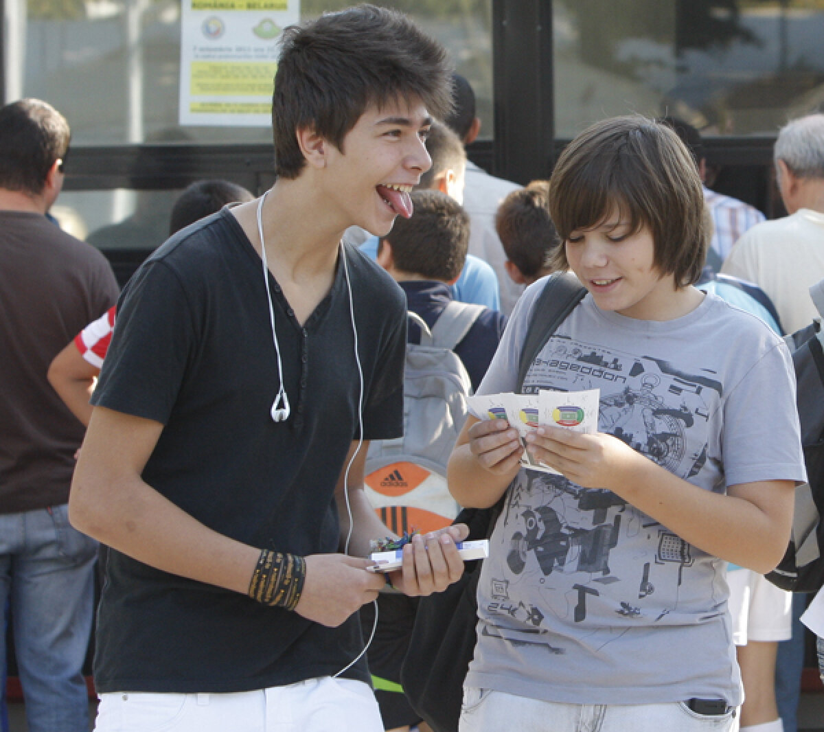 Speriată de numărul mic de cumpărători, FRF a urcat la 13.000 numărul gratuităţilor » Bătaie pe bilete