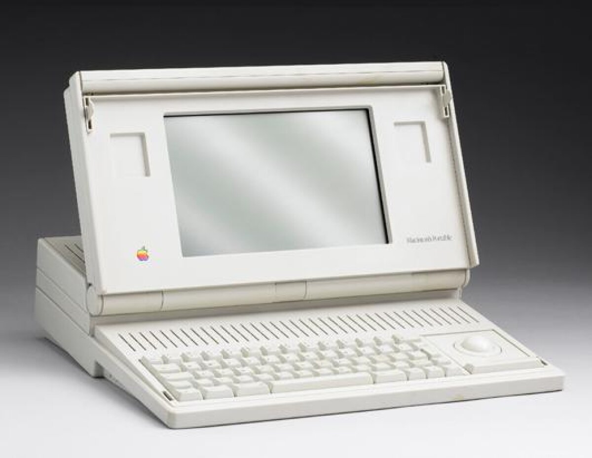 Apple anunţă că Steve Jobs a murit! Bill Gates şi-a luat adio de la "colegul, competitorul şi prietenul" său de o viaţă