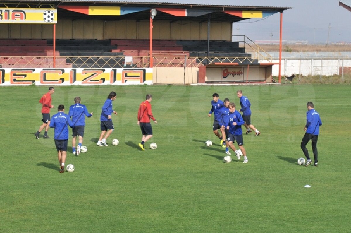 FOTO Steliştii trag tare la antrenamentele lui Ilie Stan » Hai, băieţii, mai cu viaţă :D