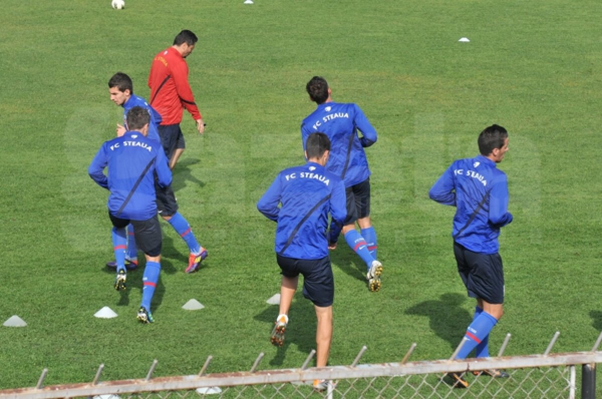 FOTO Steliştii trag tare la antrenamentele lui Ilie Stan » Hai, băieţii, mai cu viaţă :D