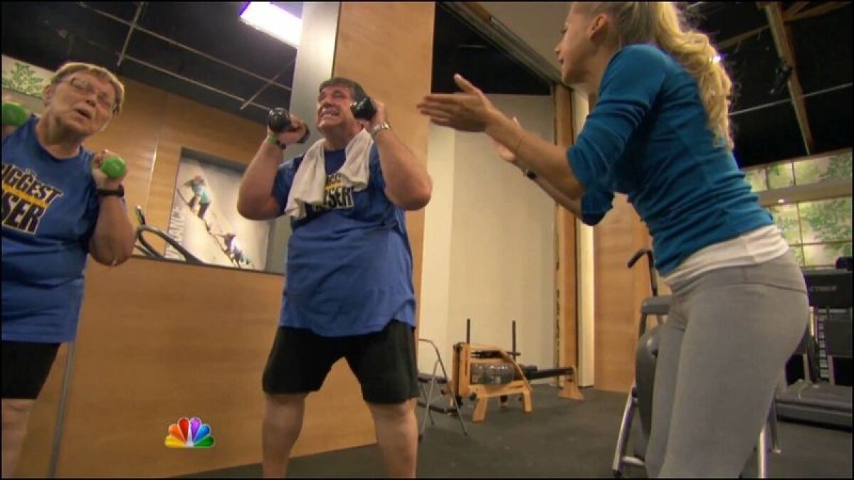FOTO Anna Kurnikova antrenează oameni supraponderali în serialul "Biggest Loser" de la NBC