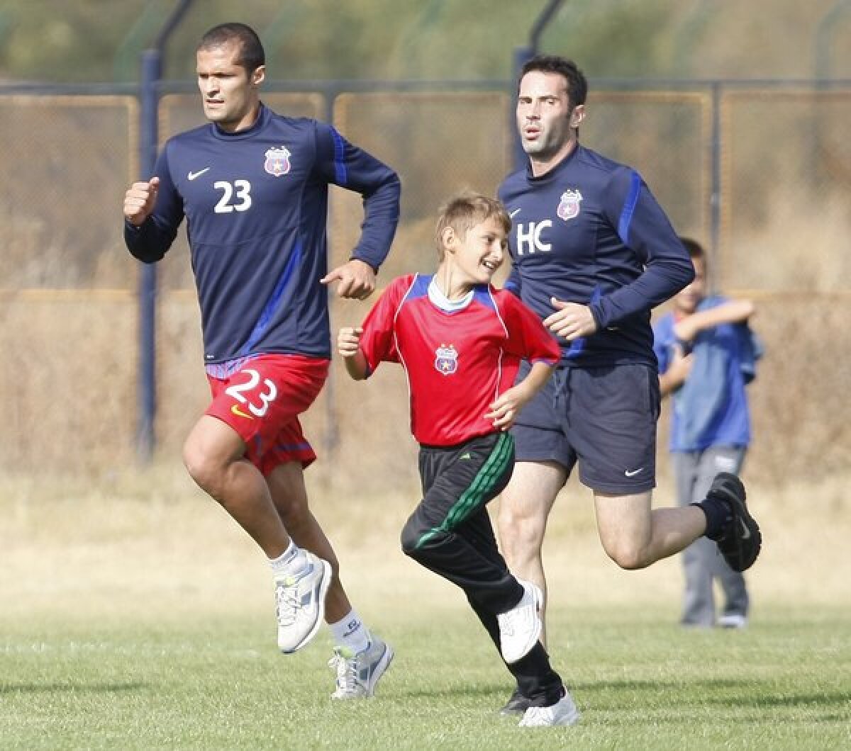 FOTO Steliştii s-au antrenat alături de copii la amicalul de ieri, cu Sportul