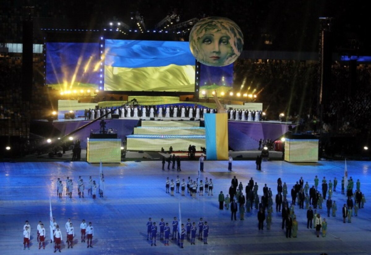 GALERIE FOTO Waka-Waka la redeschiderea stadionului care va găzdui finala Euro 2012