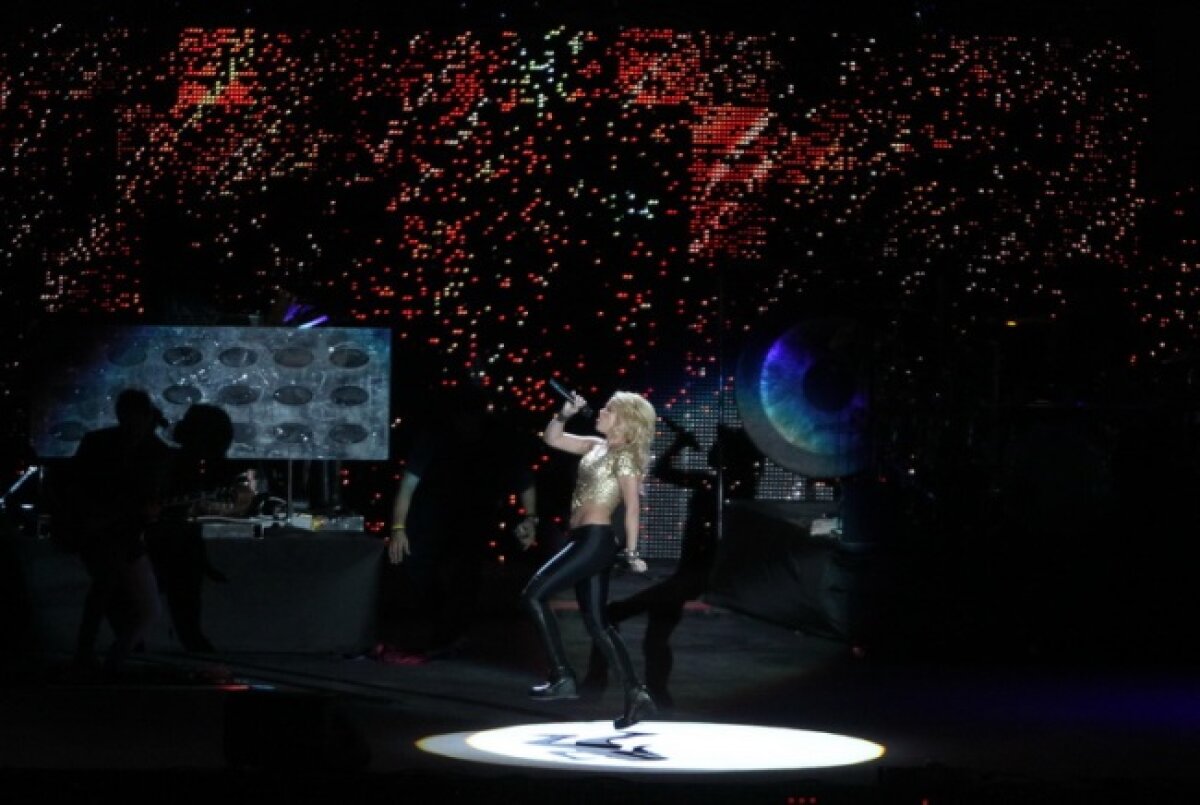 GALERIE FOTO Waka-Waka la redeschiderea stadionului care va găzdui finala Euro 2012