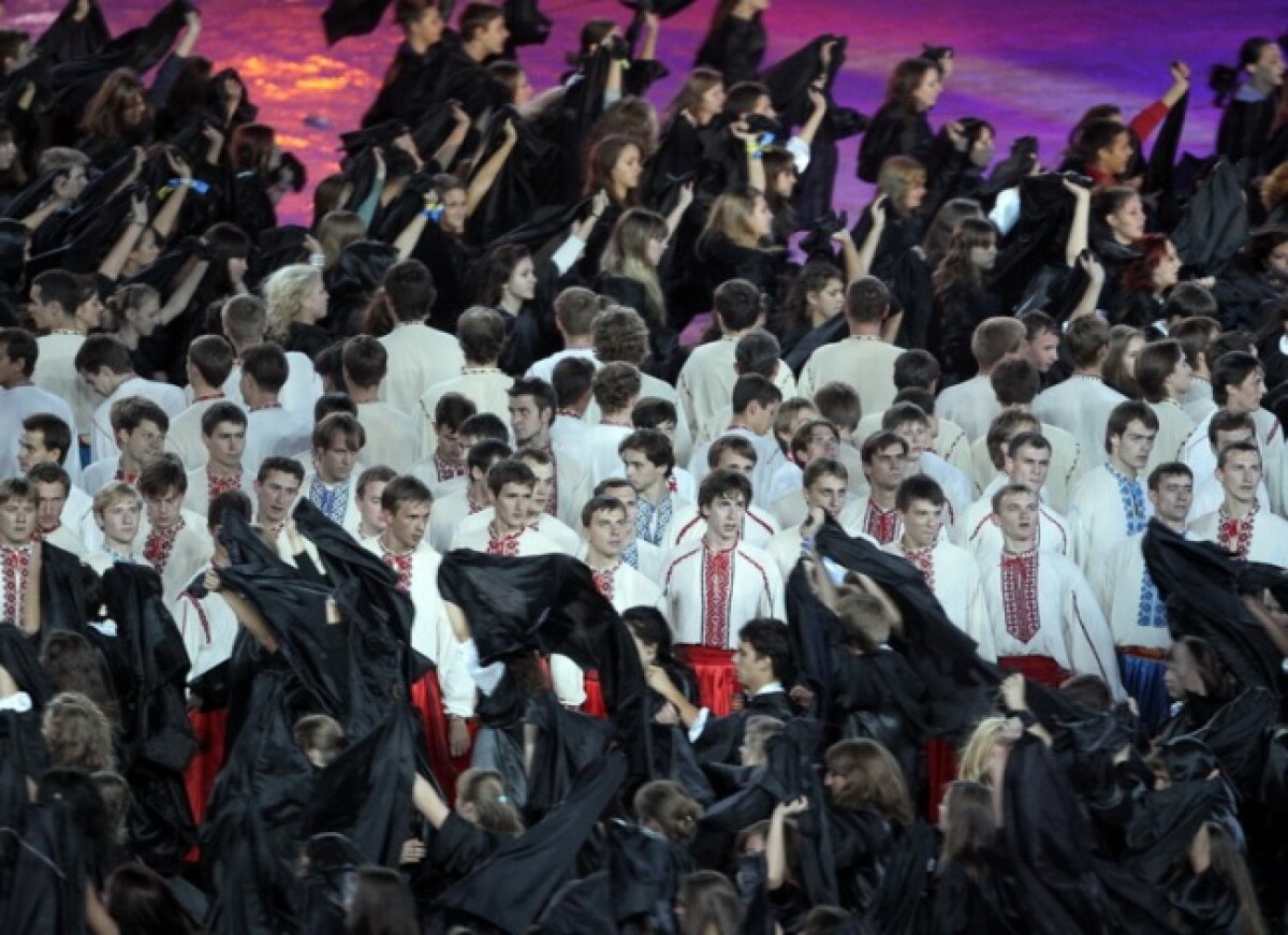 GALERIE FOTO Waka-Waka la redeschiderea stadionului care va găzdui finala Euro 2012