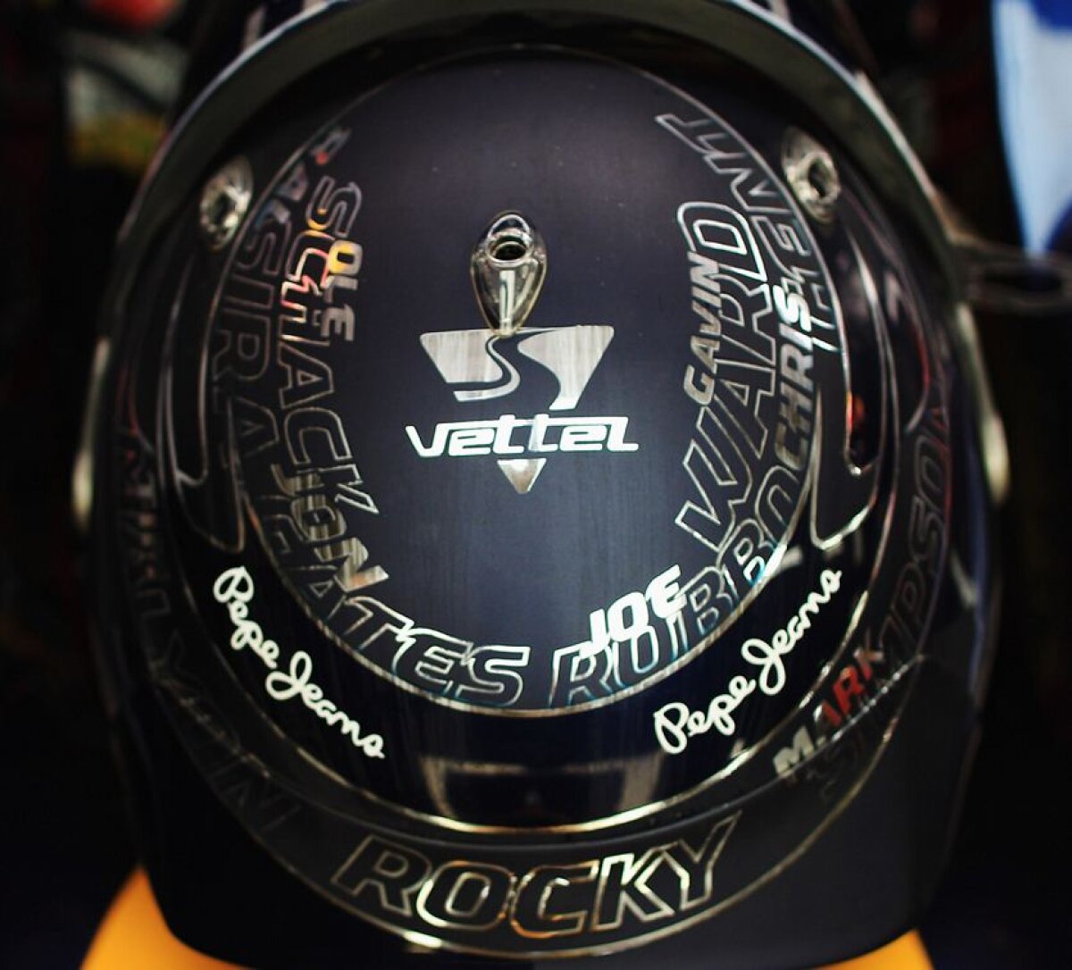 FOTO Ce pasiune ciudată are Vettel! Campionul F1 foloseşte cîte o cască diferită la fiecare cursă