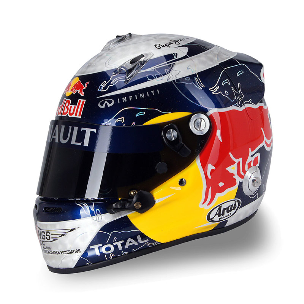 FOTO Ce pasiune ciudată are Vettel! Campionul F1 foloseşte cîte o cască diferită la fiecare cursă