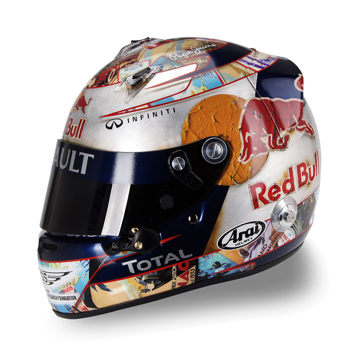 FOTO Ce pasiune ciudată are Vettel! Campionul F1 foloseşte cîte o cască diferită la fiecare cursă