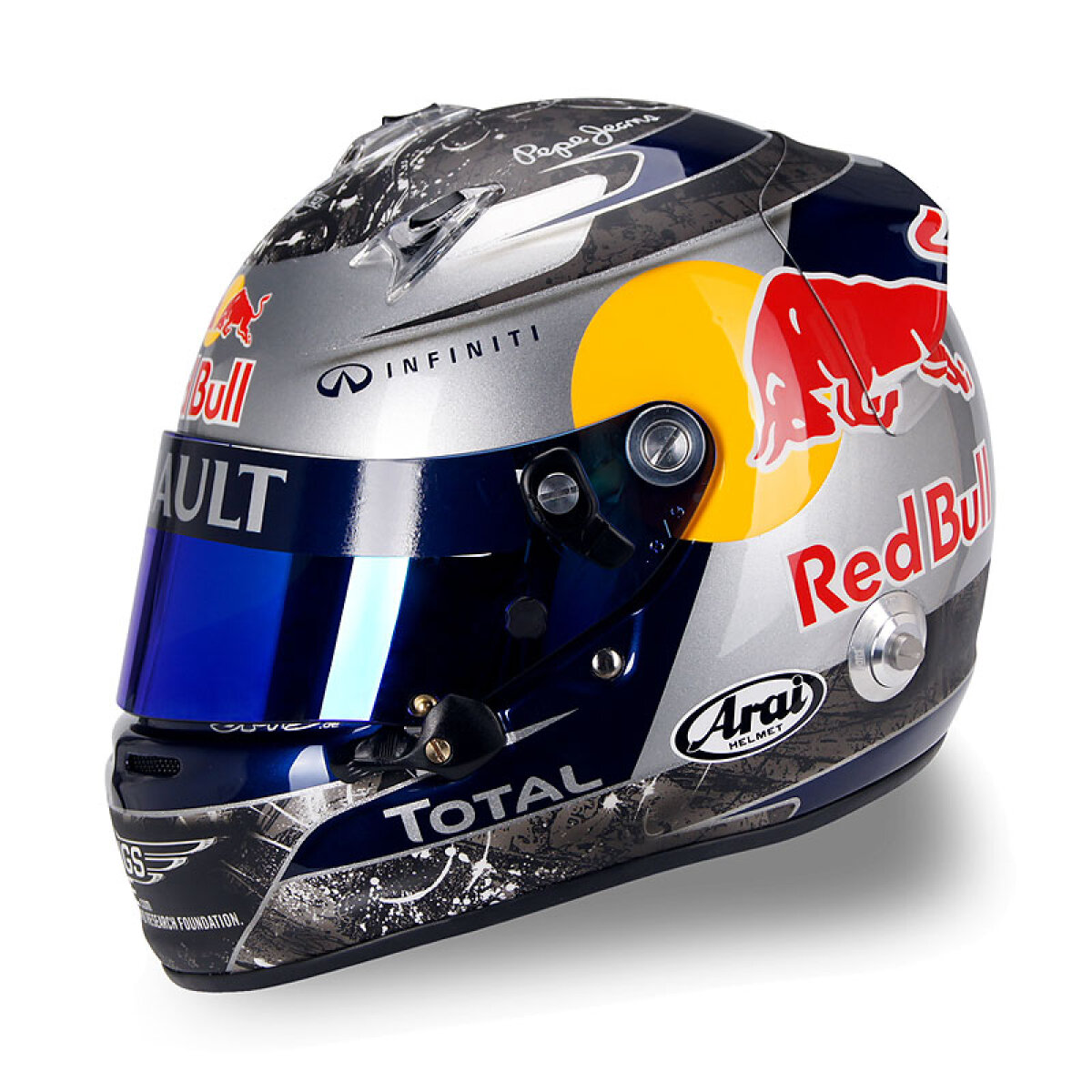 FOTO Ce pasiune ciudată are Vettel! Campionul F1 foloseşte cîte o cască diferită la fiecare cursă