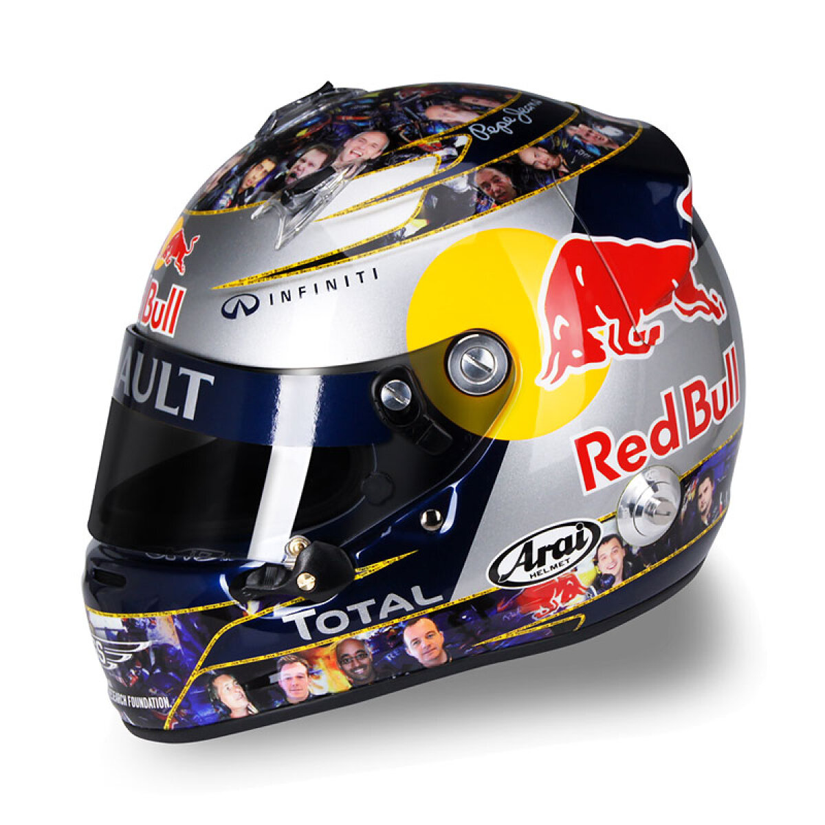 FOTO Ce pasiune ciudată are Vettel! Campionul F1 foloseşte cîte o cască diferită la fiecare cursă