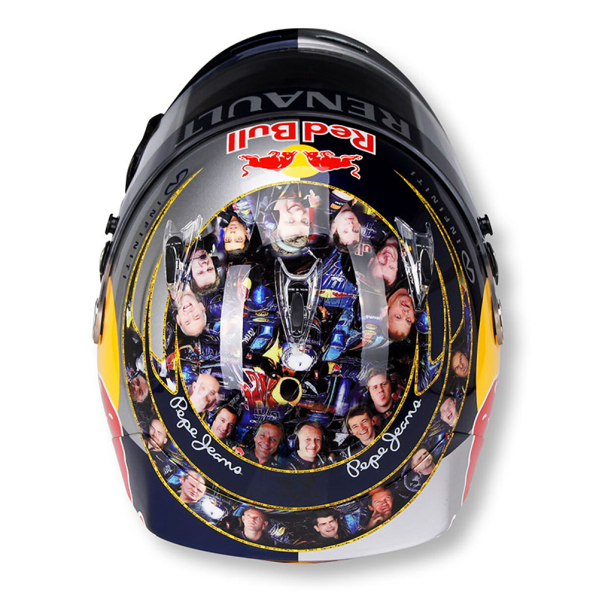 FOTO Ce pasiune ciudată are Vettel! Campionul F1 foloseşte cîte o cască diferită la fiecare cursă