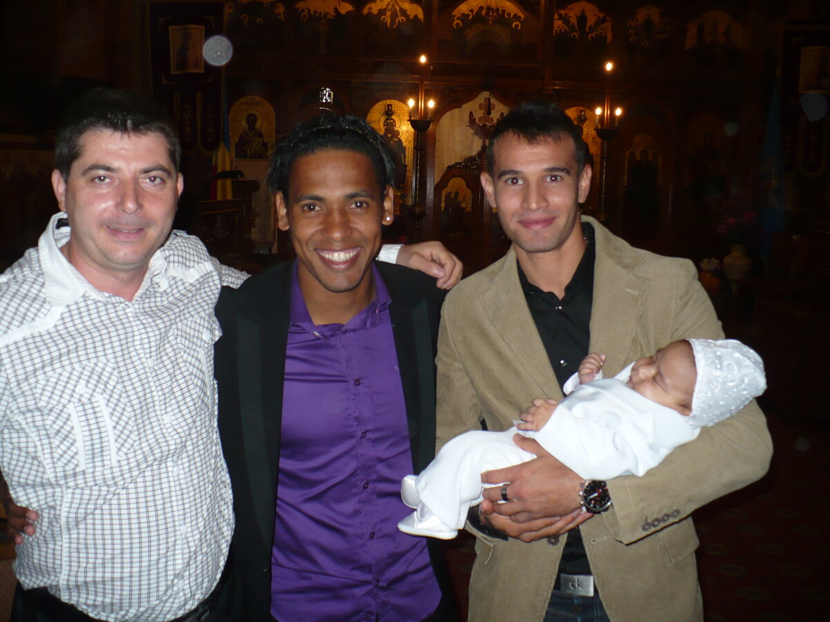 FOTO Brazilianul Eric şi-a botezat azi fiul, Deric!