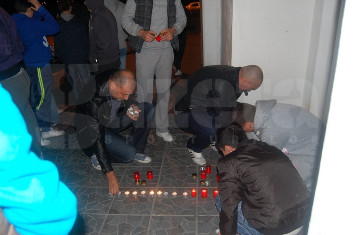UPDATE » FOTO » Colegii baschetbalistului decedat s-au strîns la sala de antrenament din Giurgiu
