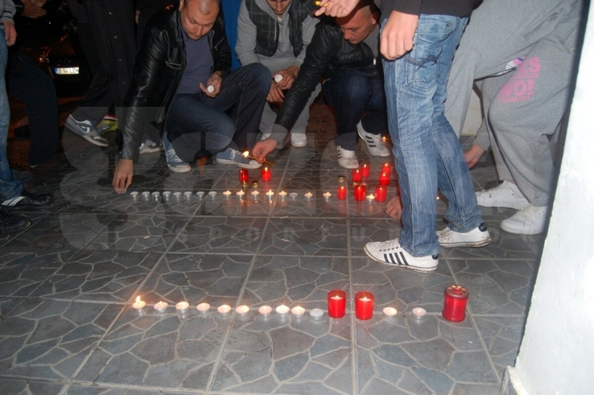 UPDATE » FOTO » Colegii baschetbalistului decedat s-au strîns la sala de antrenament din Giurgiu