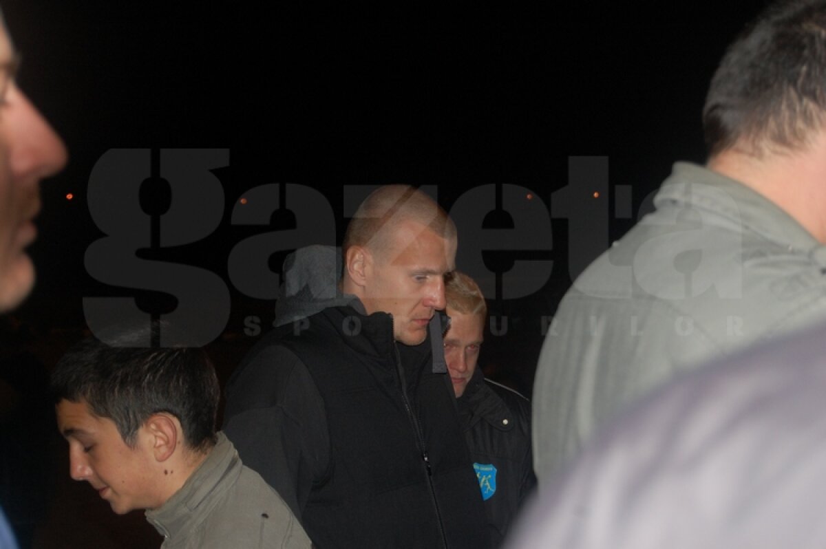 UPDATE » FOTO » Colegii baschetbalistului decedat s-au strîns la sala de antrenament din Giurgiu