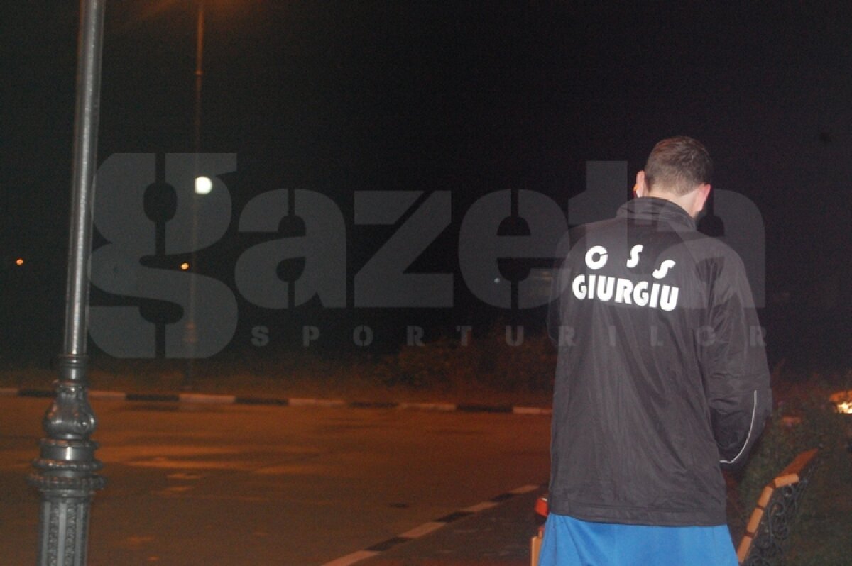 UPDATE » FOTO » Colegii baschetbalistului decedat s-au strîns la sala de antrenament din Giurgiu