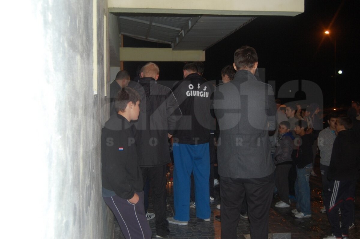 UPDATE » FOTO » Colegii baschetbalistului decedat s-au strîns la sala de antrenament din Giurgiu