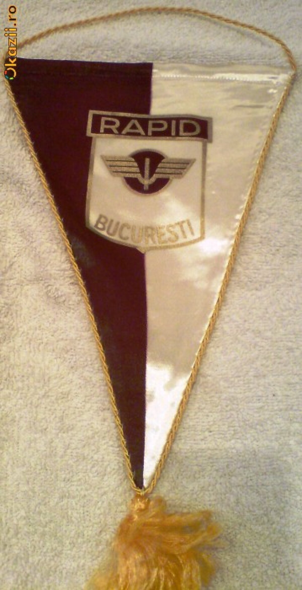 GALERIE FOTO Fanioane de colecţie, de vînzare pe internet » Istorie de ocazie