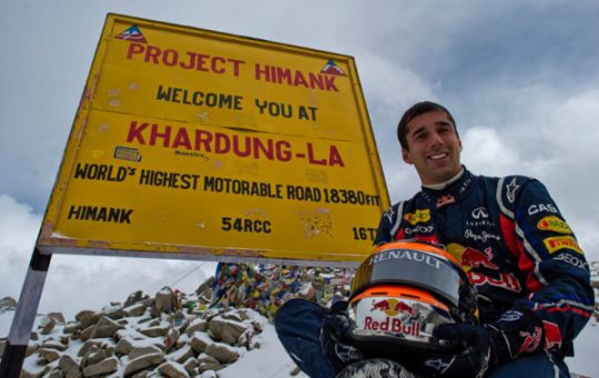 FOTO Record la înălţime » Cu maşina de Formula 1 pe Himalaya