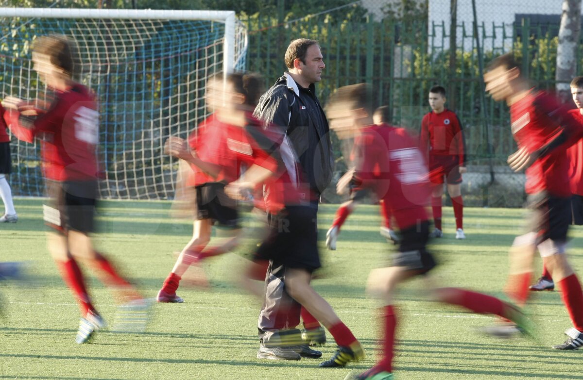 Duro, fostul gladiator cu plete din Ghencea a început să chelească :)  "Mi-e dor de Steaua şi acum"