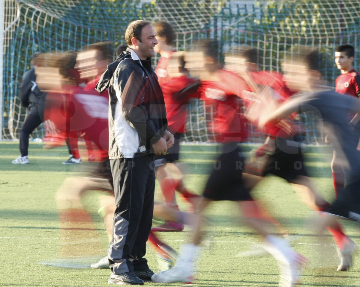 Duro, fostul gladiator cu plete din Ghencea a început să chelească :)  "Mi-e dor de Steaua şi acum"