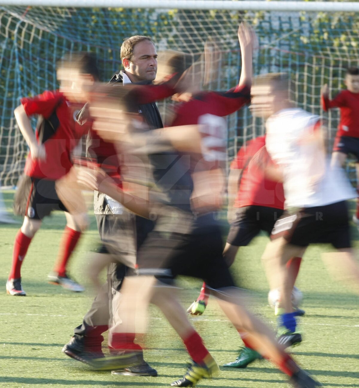 Duro, fostul gladiator cu plete din Ghencea a început să chelească :)  "Mi-e dor de Steaua şi acum"