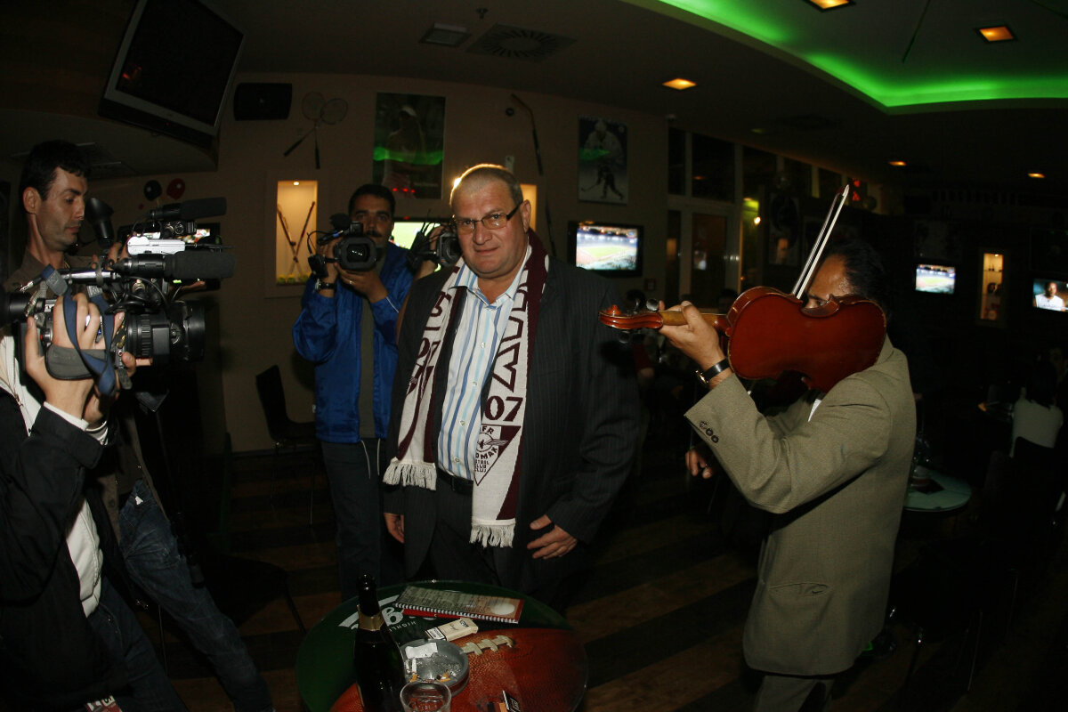 GALERIE FOTO Pancu: "Sărim cu patronul în lac, dacă luăm titlu" » Vezi alte celebrări spectaculoase