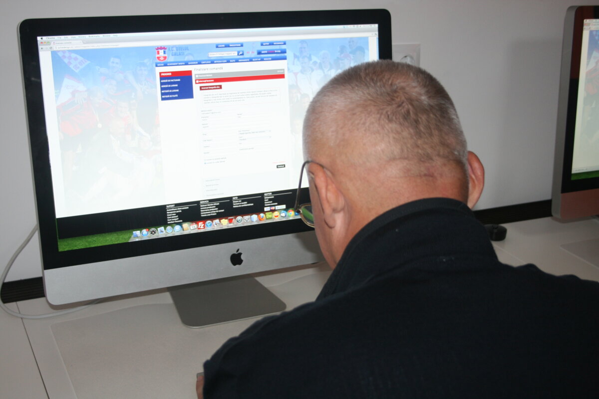 Oţelul calcă pe urmele Barcelonei. Marius Stan e primul "socio"