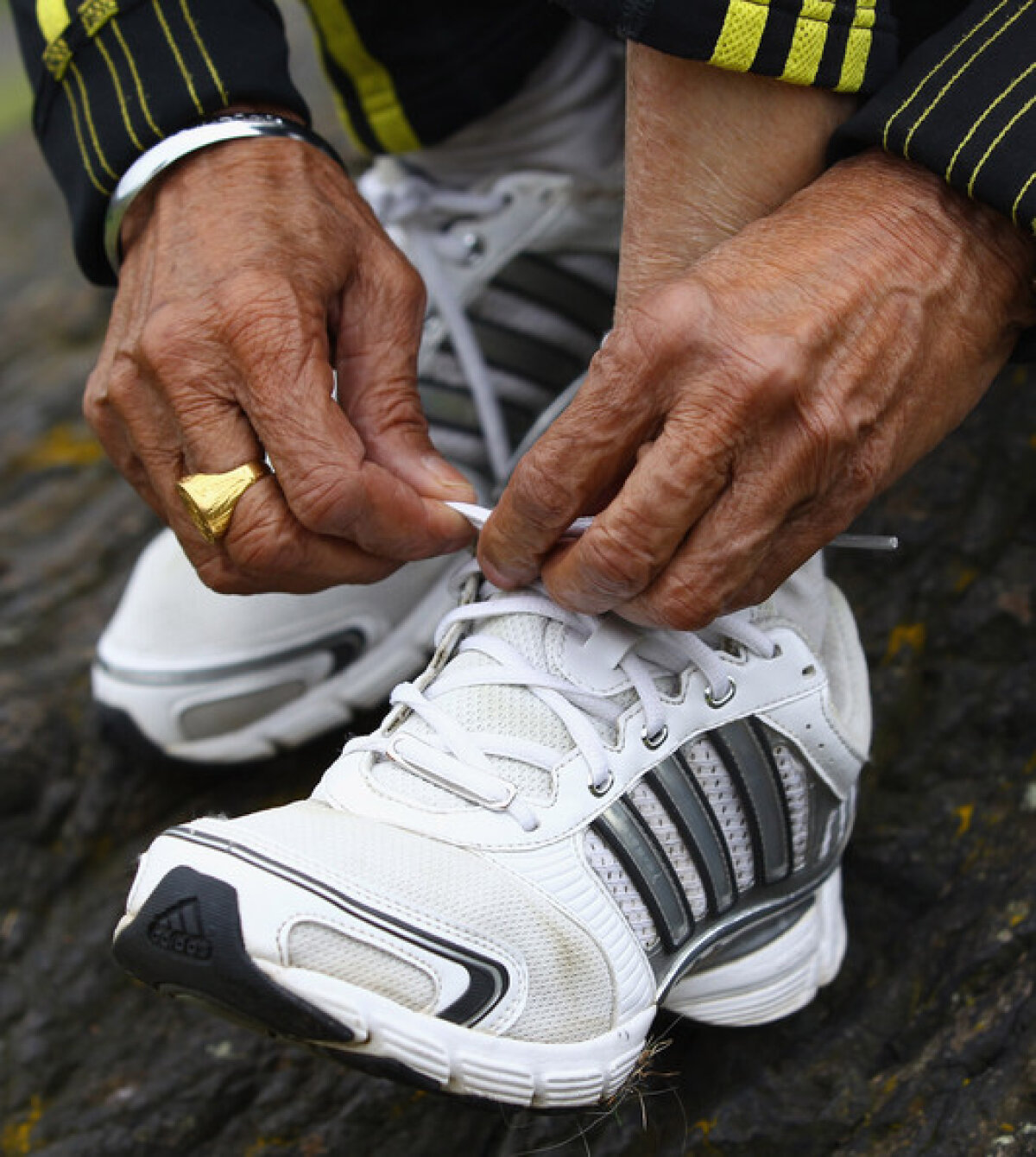 FOTO Fauja Singh a reuşit să termine maratonul de la Toroto, la vîrsta de 100 de ani