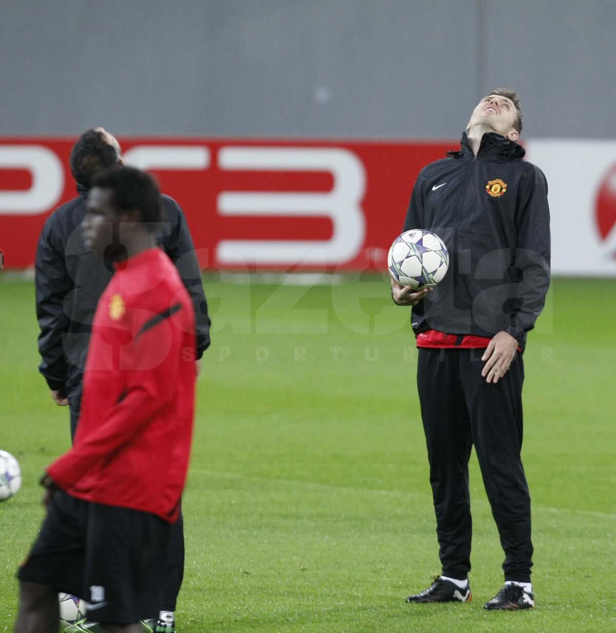 ﻿FOTO Manchester s-a antrenat pe o ploaie torenţială » Le-am băgat frigul în oase