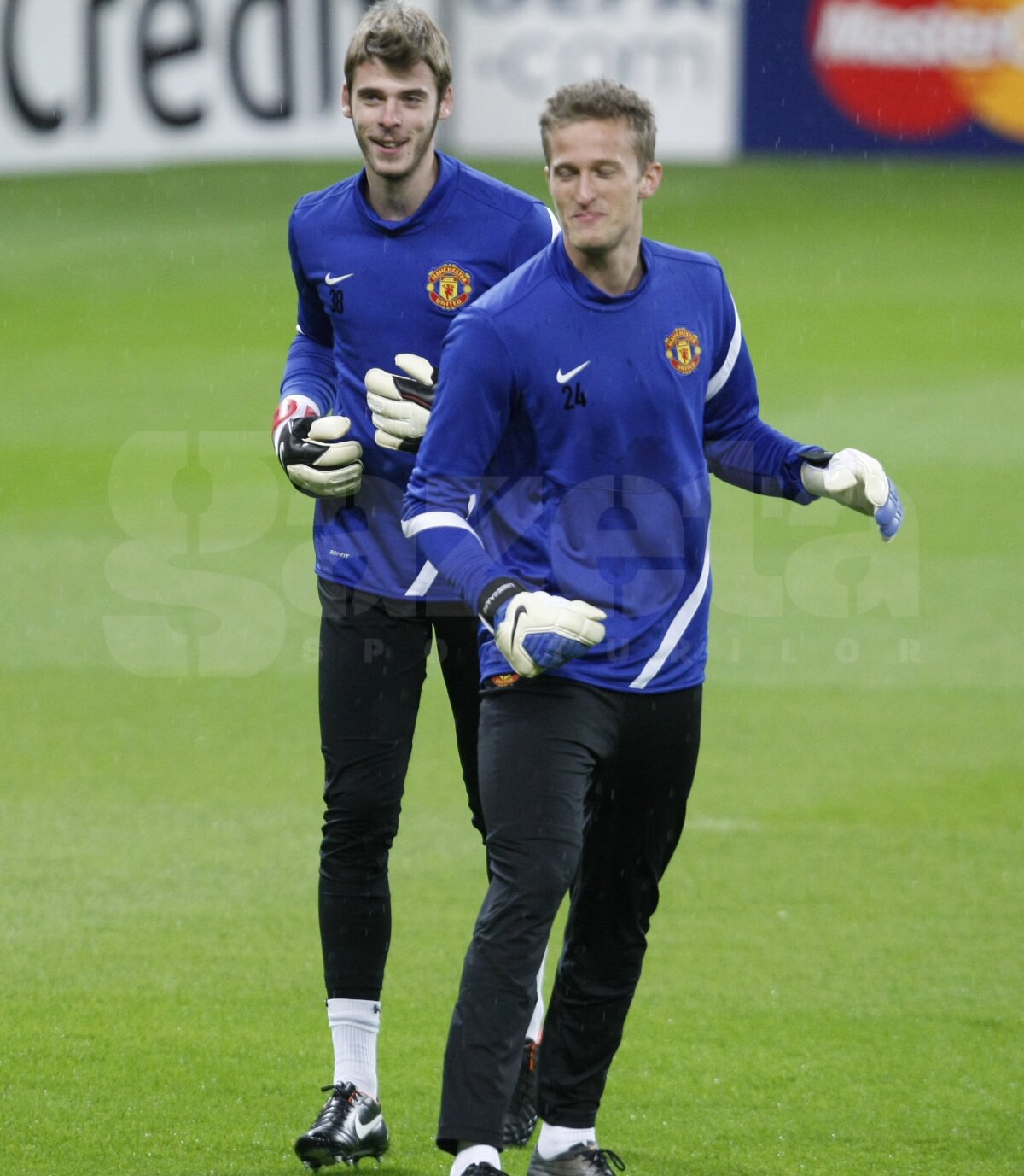 ﻿FOTO Manchester s-a antrenat pe o ploaie torenţială » Le-am băgat frigul în oase