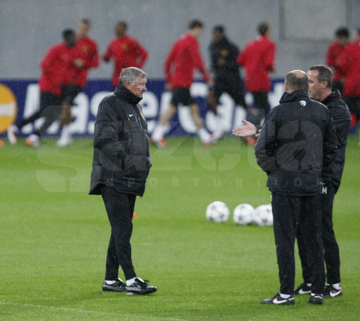 ﻿FOTO Manchester s-a antrenat pe o ploaie torenţială » Le-am băgat frigul în oase