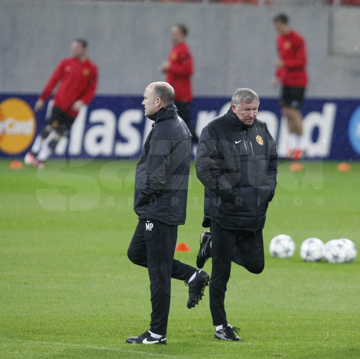 ﻿FOTO Manchester s-a antrenat pe o ploaie torenţială » Le-am băgat frigul în oase