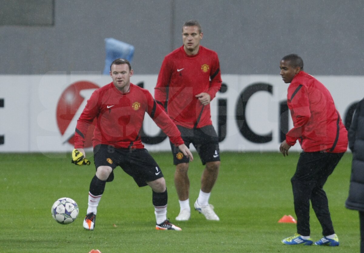 ﻿FOTO Manchester s-a antrenat pe o ploaie torenţială » Le-am băgat frigul în oase