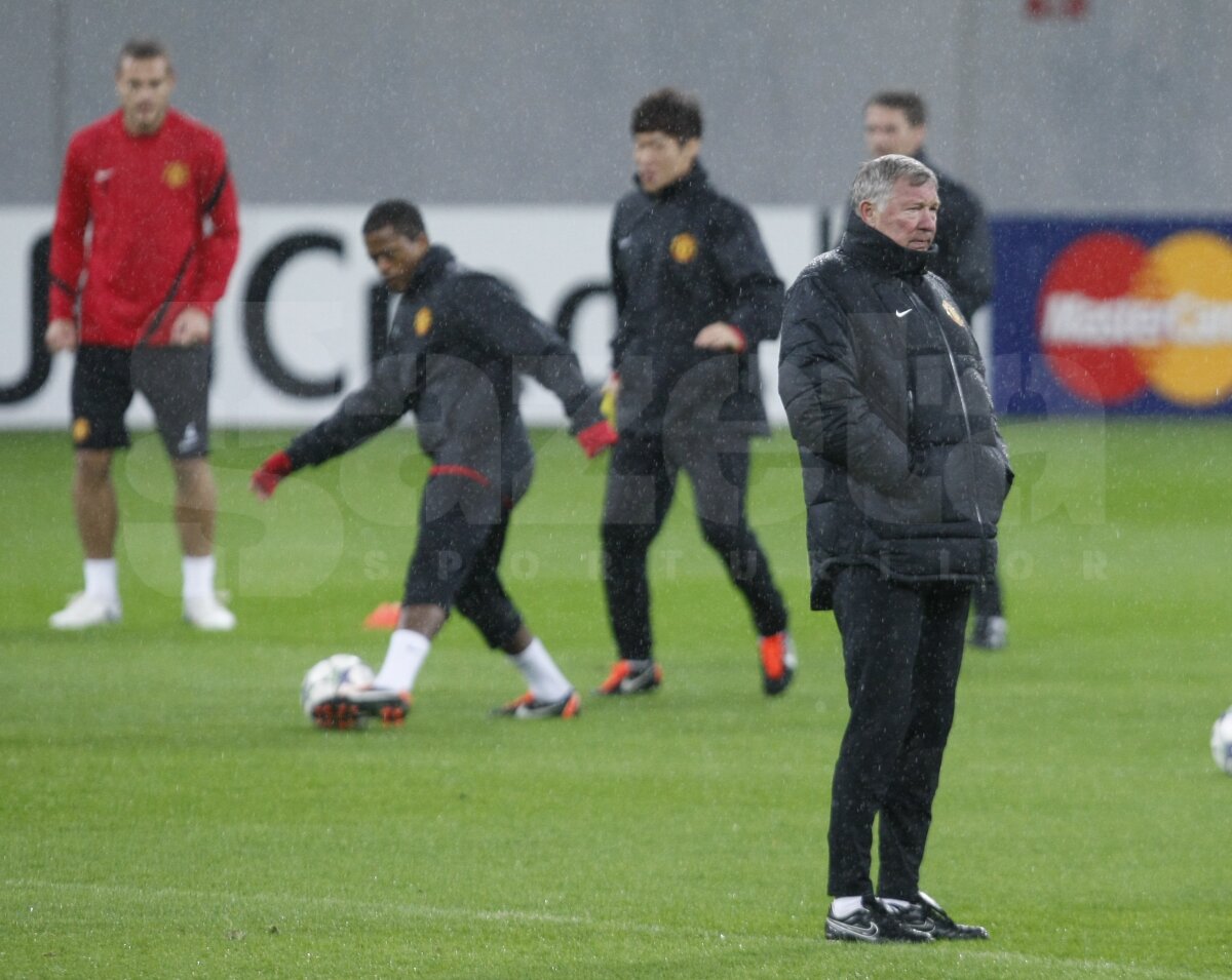 ﻿FOTO Manchester s-a antrenat pe o ploaie torenţială » Le-am băgat frigul în oase