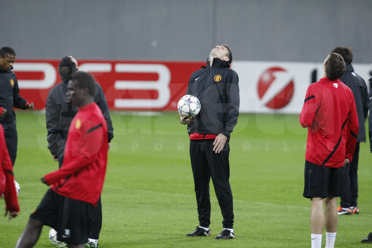 ﻿FOTO Manchester s-a antrenat pe o ploaie torenţială » Le-am băgat frigul în oase