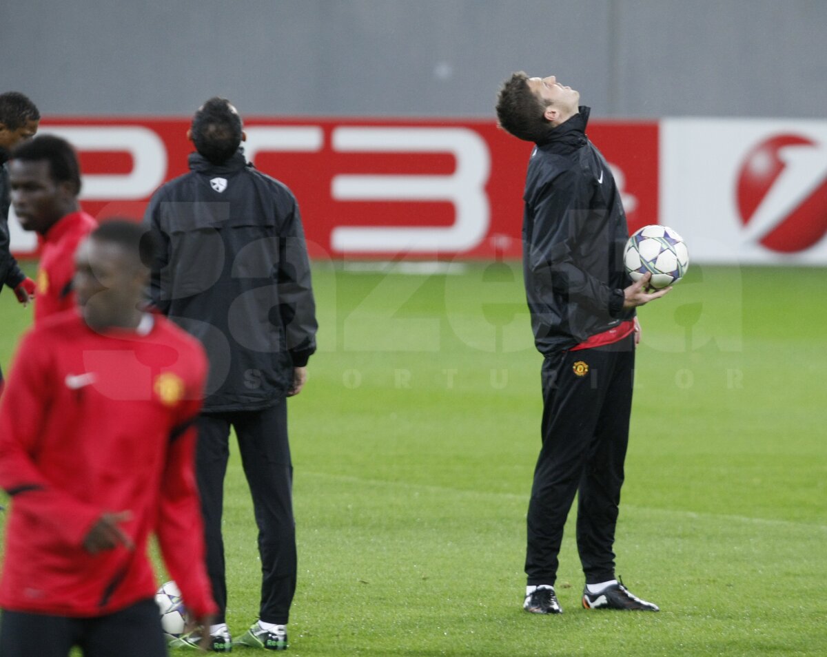 ﻿FOTO Manchester s-a antrenat pe o ploaie torenţială » Le-am băgat frigul în oase