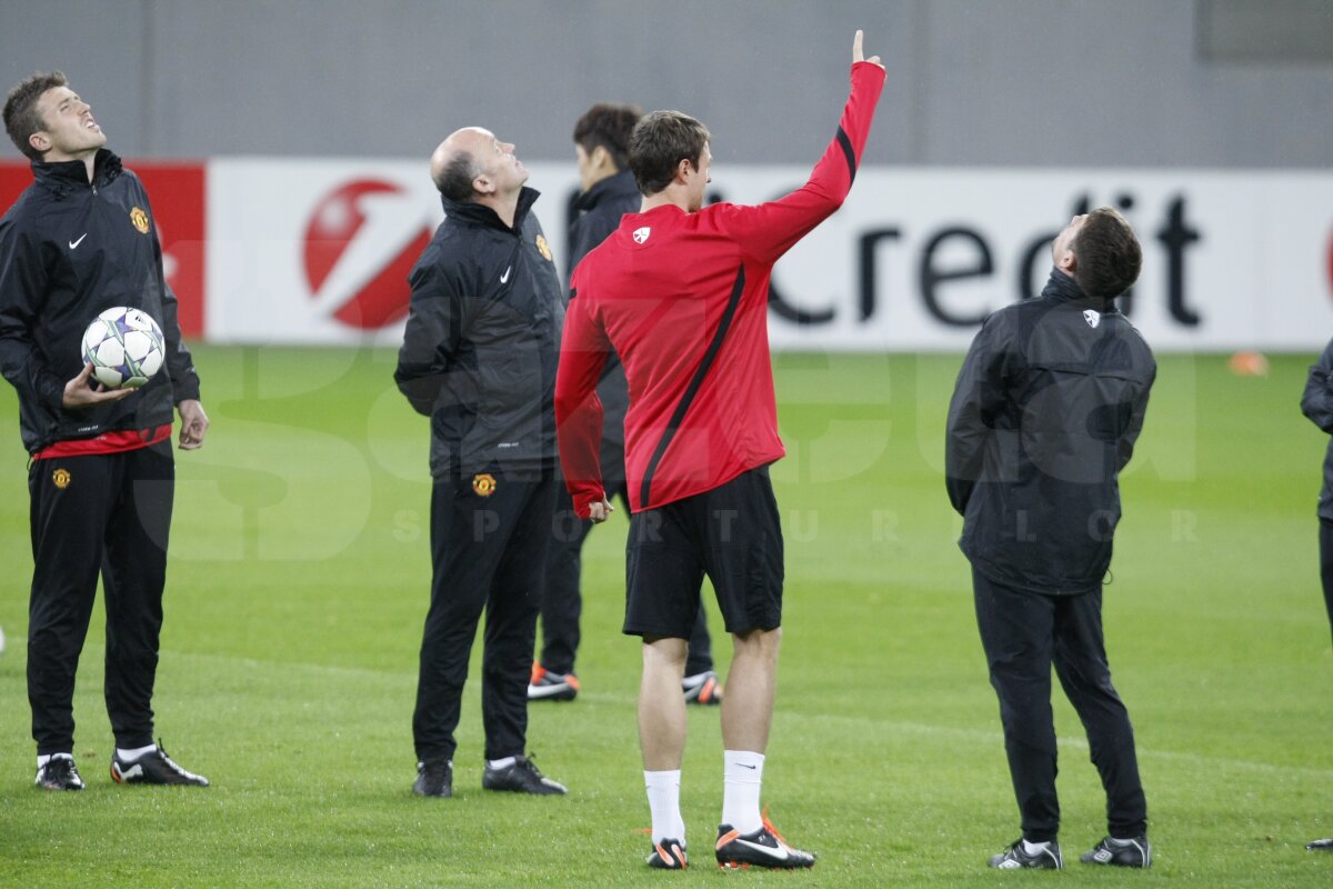 ﻿FOTO Manchester s-a antrenat pe o ploaie torenţială » Le-am băgat frigul în oase