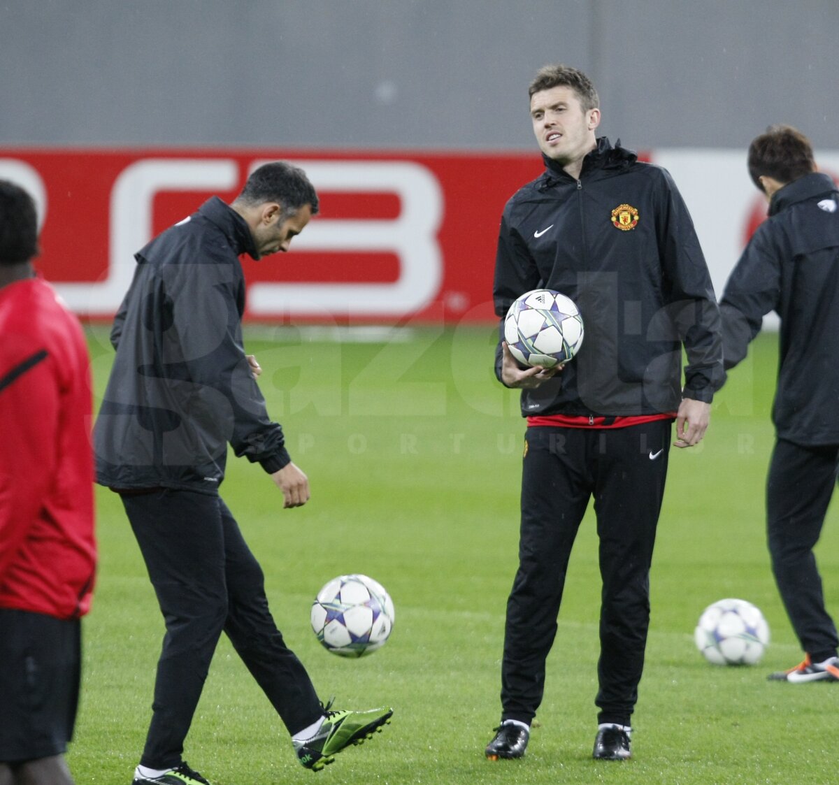 ﻿FOTO Manchester s-a antrenat pe o ploaie torenţială » Le-am băgat frigul în oase