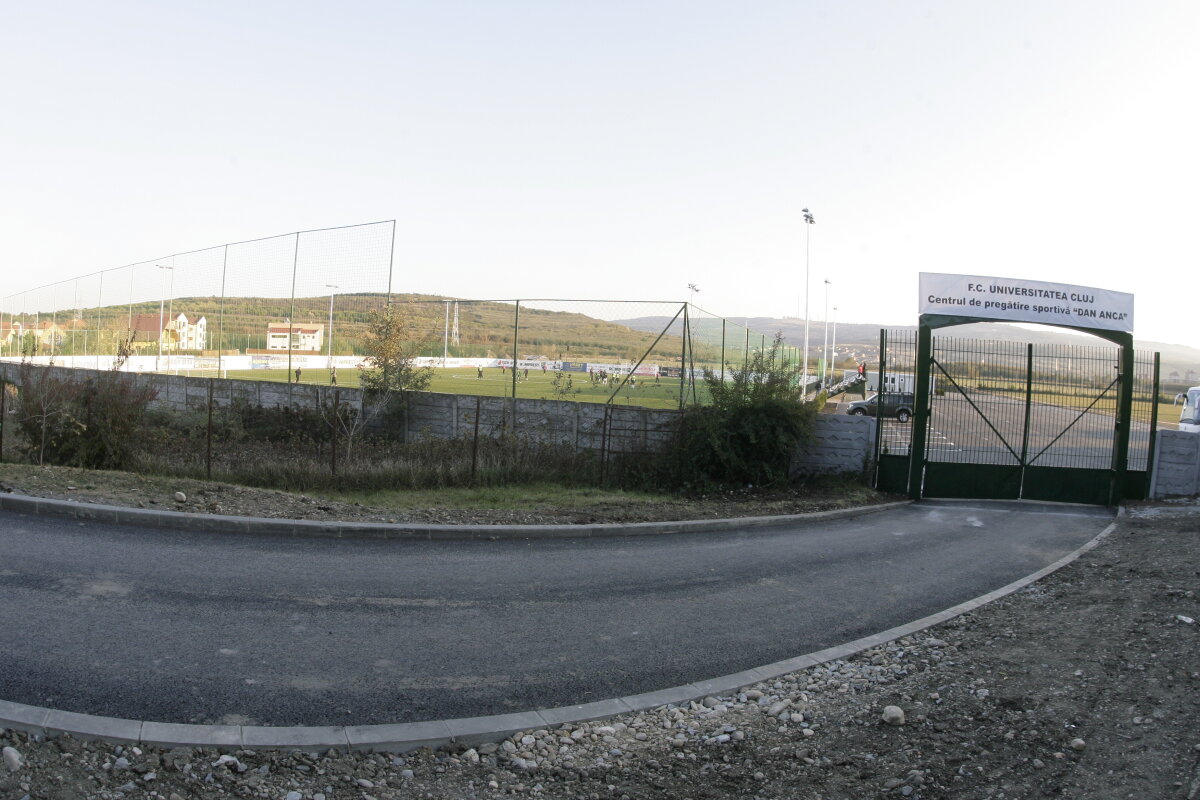 GALERIE FOTO ”U” şi-a inaugurat ieri baza de pregătire de un milion de euro