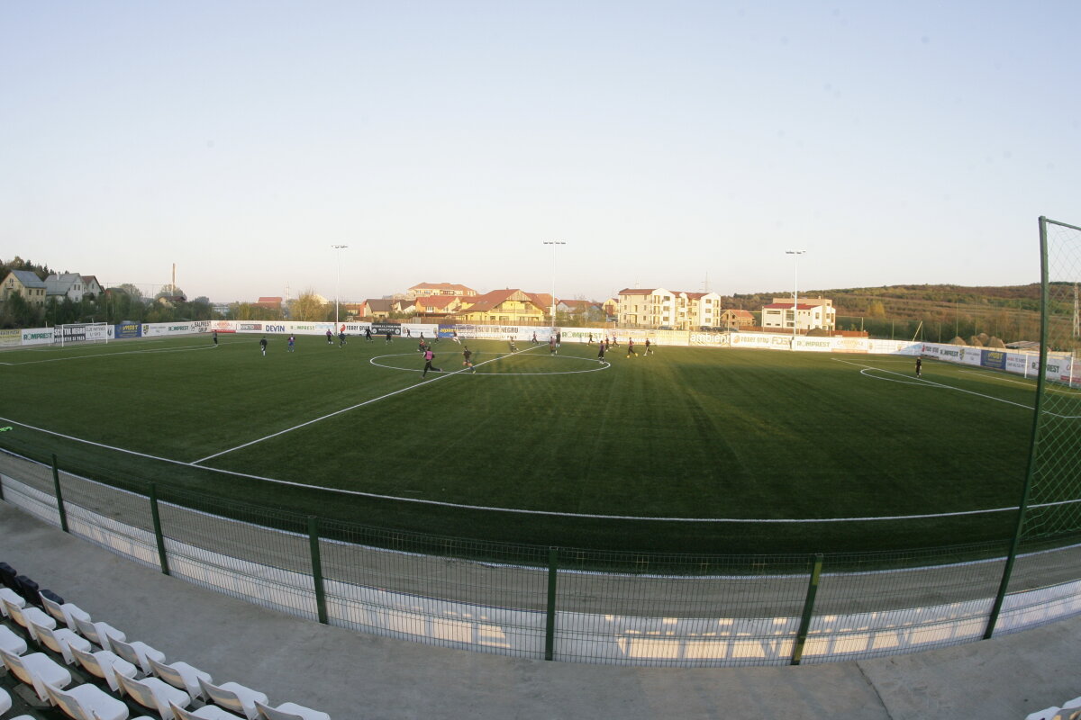 GALERIE FOTO ”U” şi-a inaugurat ieri baza de pregătire de un milion de euro