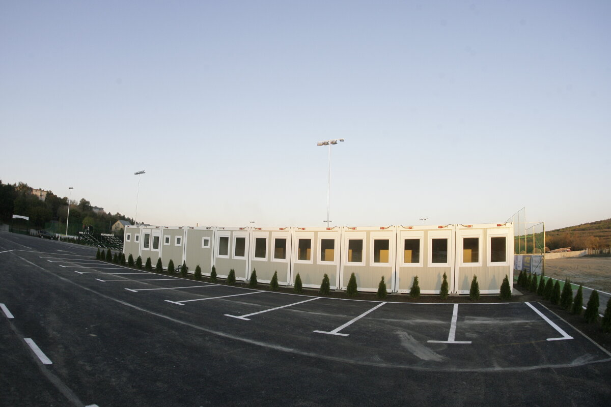 GALERIE FOTO ”U” şi-a inaugurat ieri baza de pregătire de un milion de euro