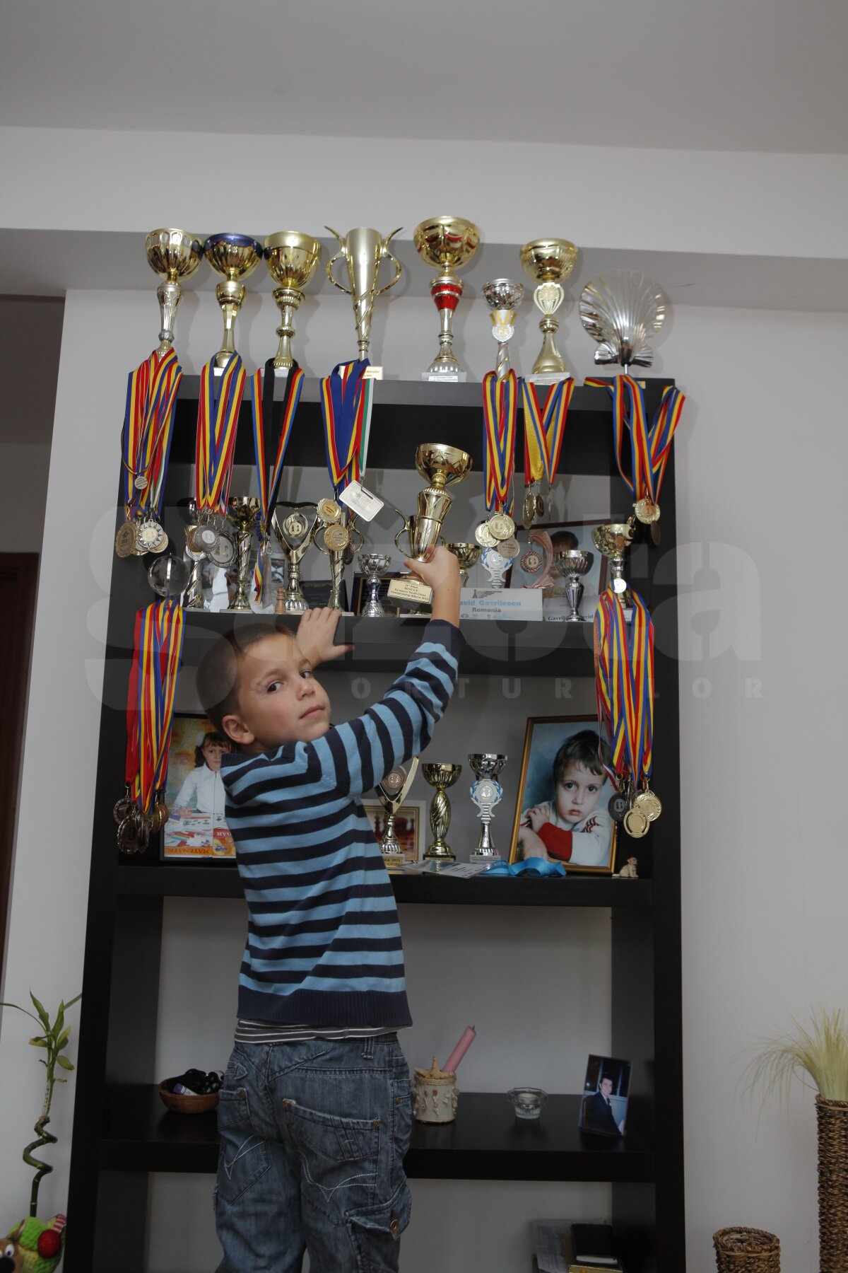 Gazeta l-a vizitat acasă pe David Gavrilescu, proaspăt vicecampion european la şah, categoria 8 ani » Creierul de argint