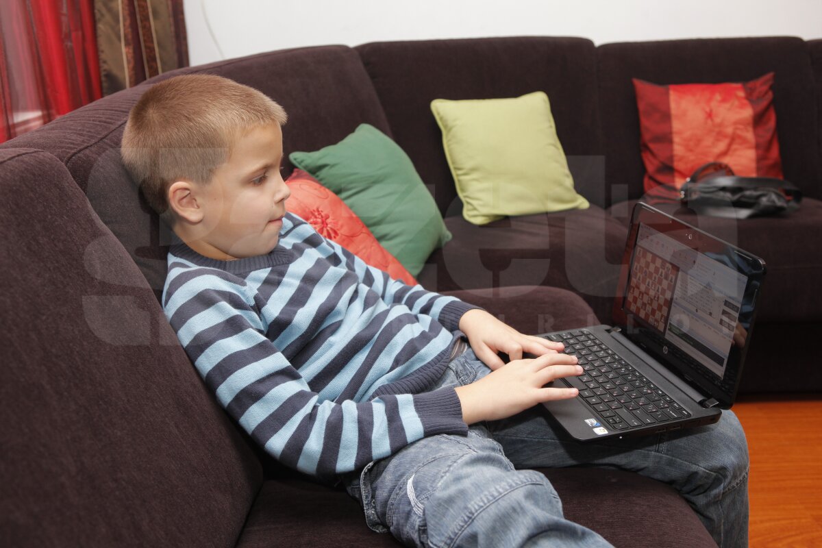 Gazeta l-a vizitat acasă pe David Gavrilescu, proaspăt vicecampion european la şah, categoria 8 ani » Creierul de argint