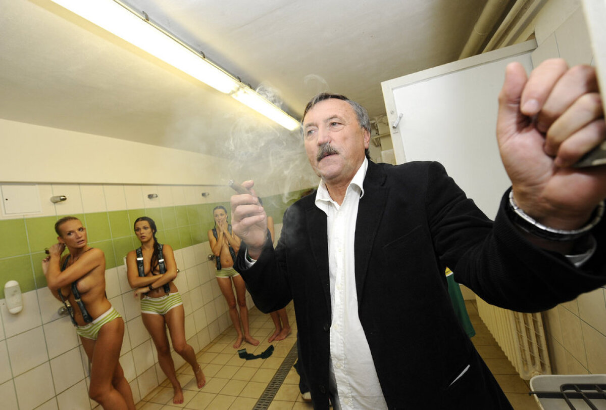 FOTO Panenka, vedetă în calendarul celor de la Bohemians, alături de patru fete goale