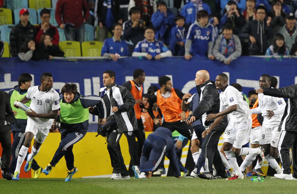 VIDEO Se poate întîmpla şi la alţii! Bătaie generală la meciul dintre Suwon şi Al Sadd