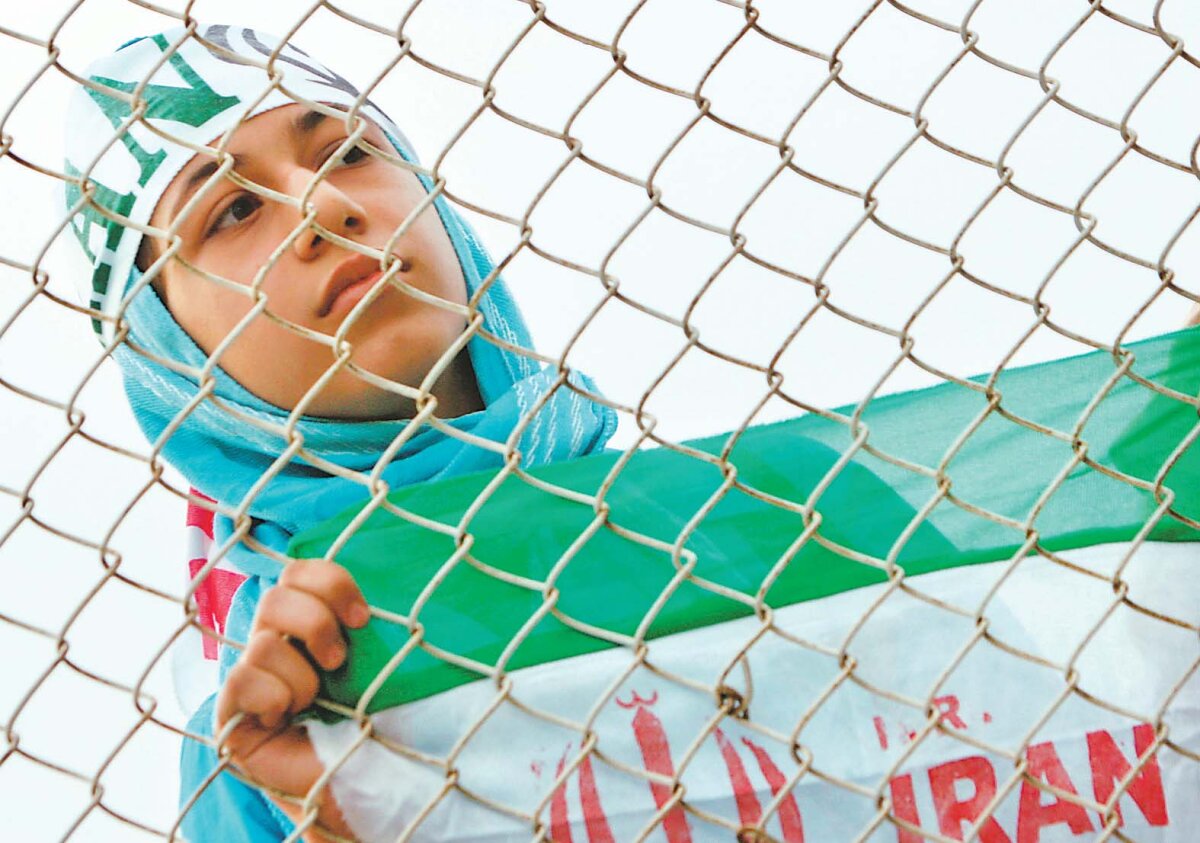 În Iran, în arenele sportive nu se pot opera arestări în masă » Stadionul, zonă liberă