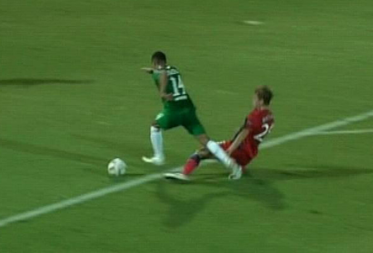 Bicfalvi a fost eliminat în minutul 37. Ţi se pare penalty?