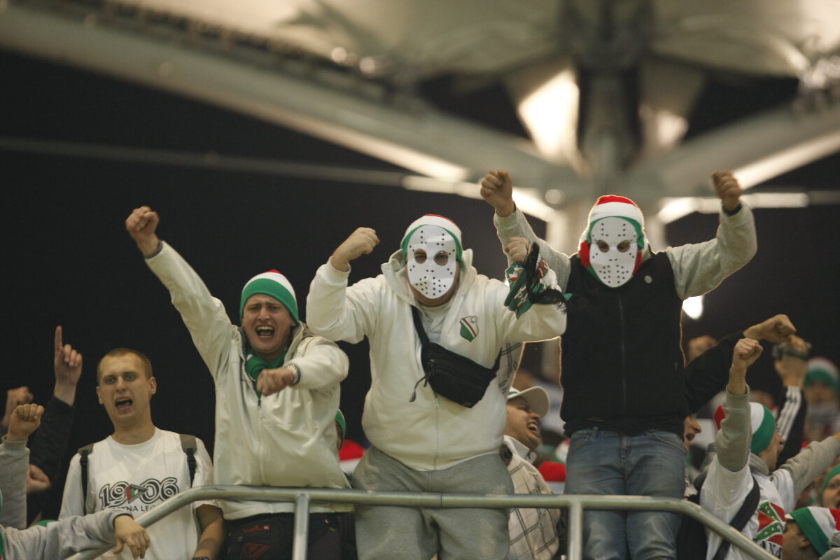 FOTO Un polonez şi-a pierdut cîteva degete după ce i-a explodat o petardă în mînă